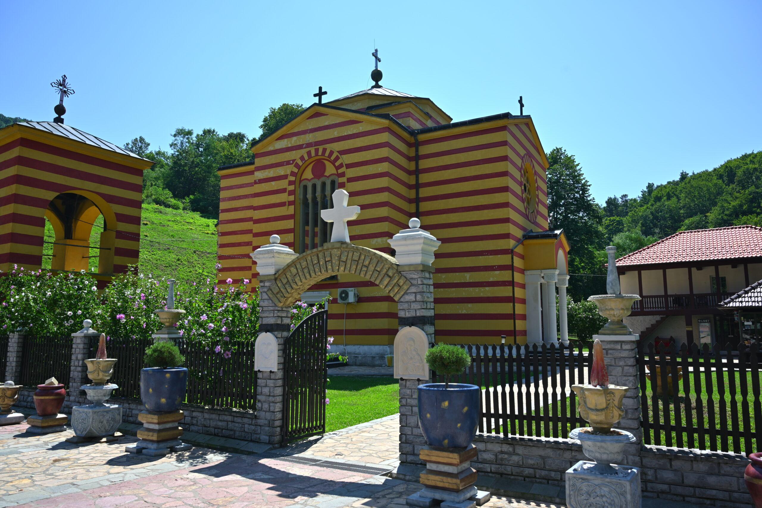 Манастир Рибница — духовна стена и утеха