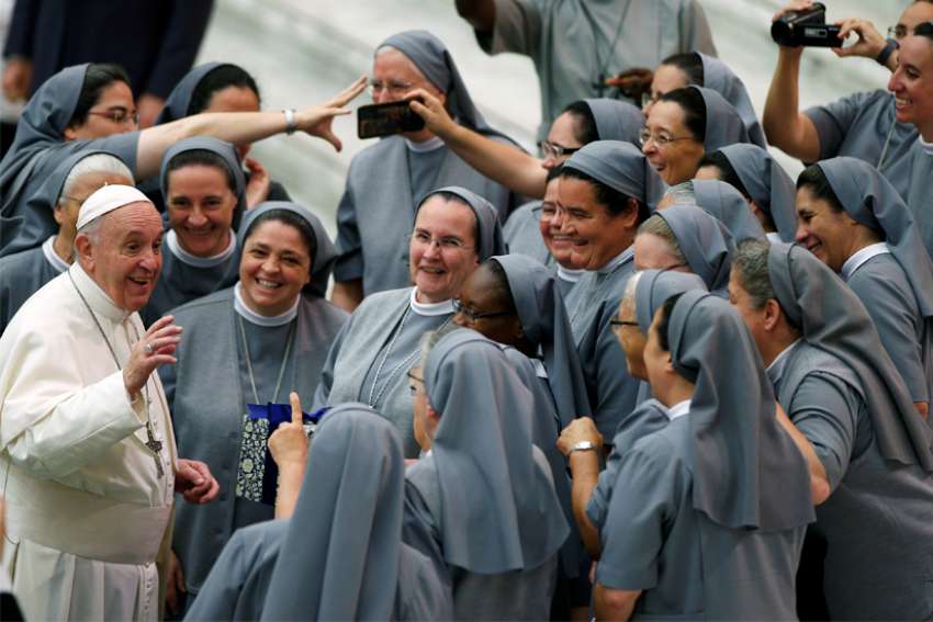 Жене у Ватикану