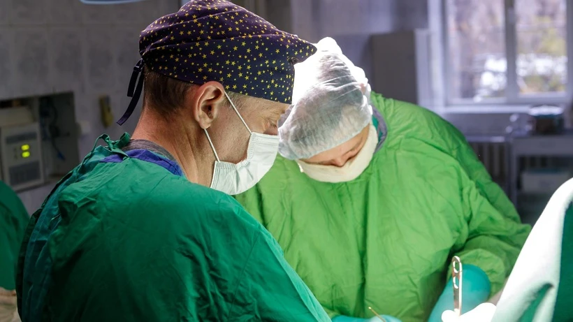 Зашто хирурзи не носе беле мантиле