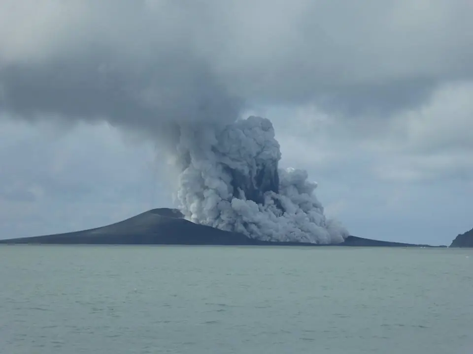 Ерупција вулкана Хунга Тонга Хунга Хаа'паи