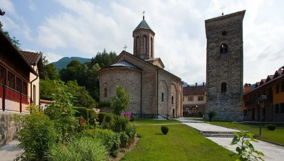 Manastir Rača