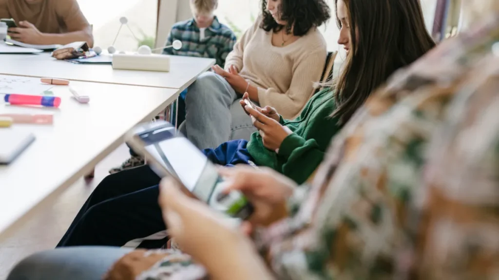 Zabrana mobilnih telefona u školama