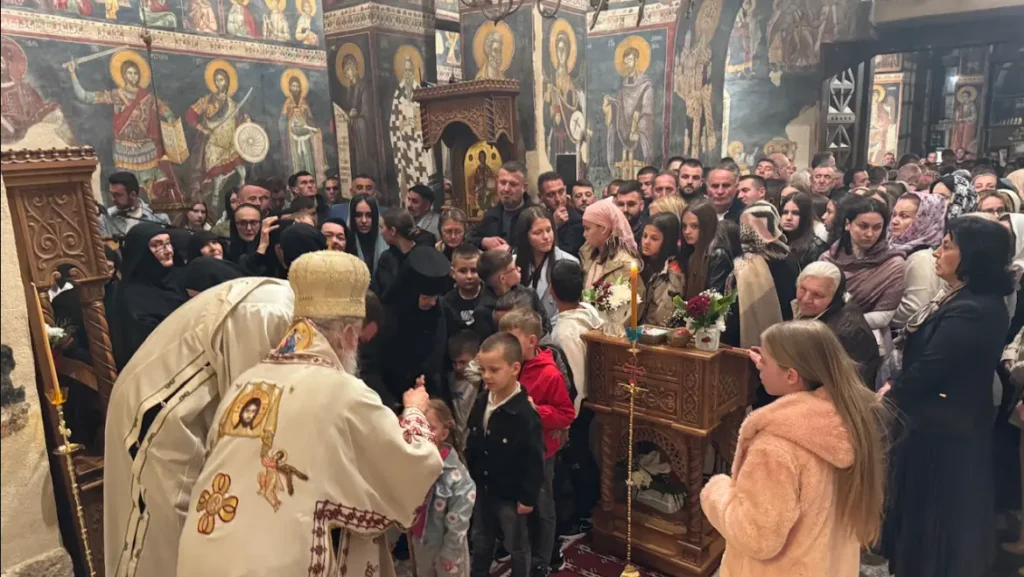 Литургија у Грачаници
