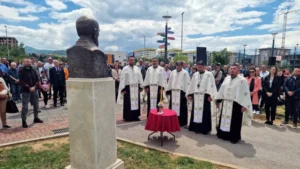 Прота Војо Чаркић биста