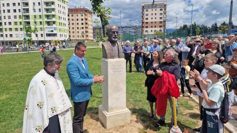 Поп Жућо биста