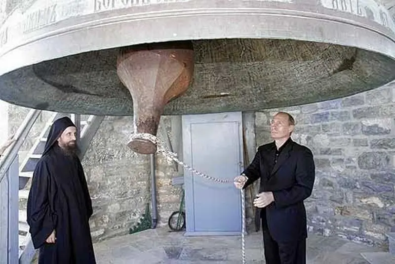 Zvono u manastiru Svetog Pantelejmona