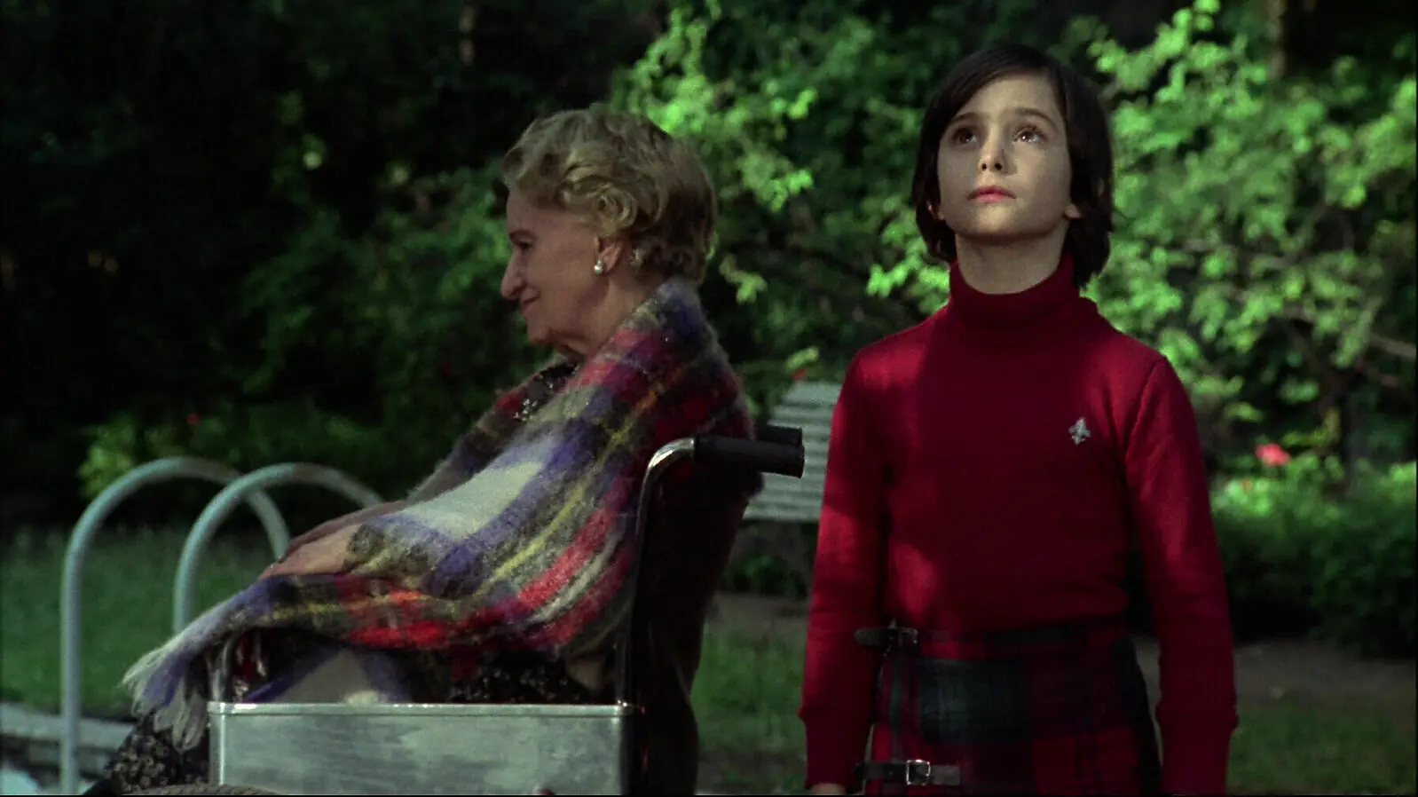 Cria Cuervos (1976)