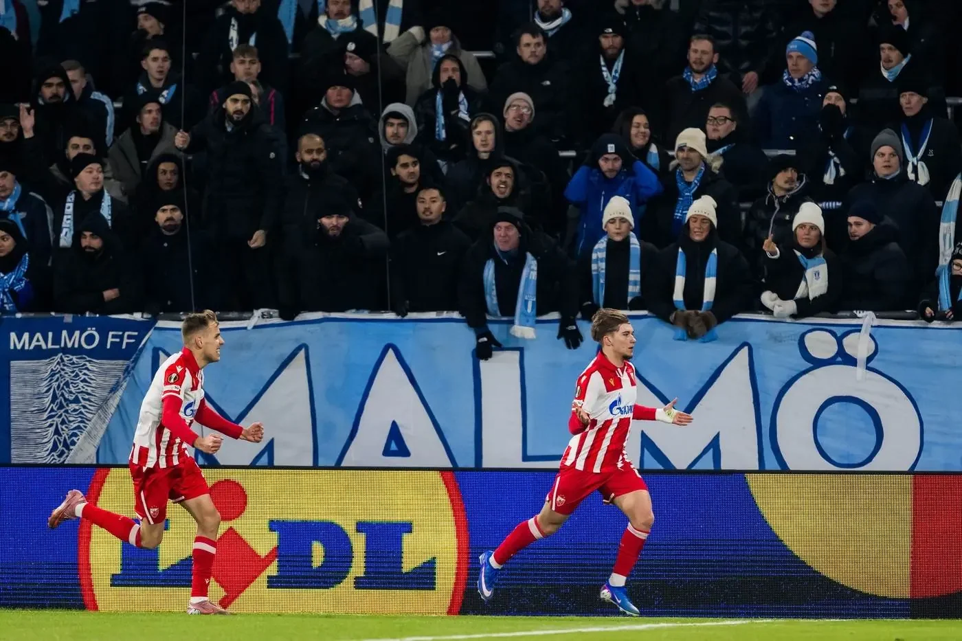Vasilije Kostov slavi gol na meču Malme-Zvezda