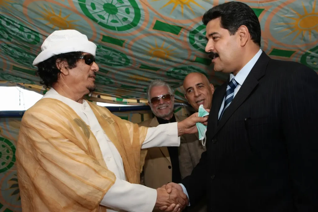 Muamer el Gadafi i Nikolas Maduro