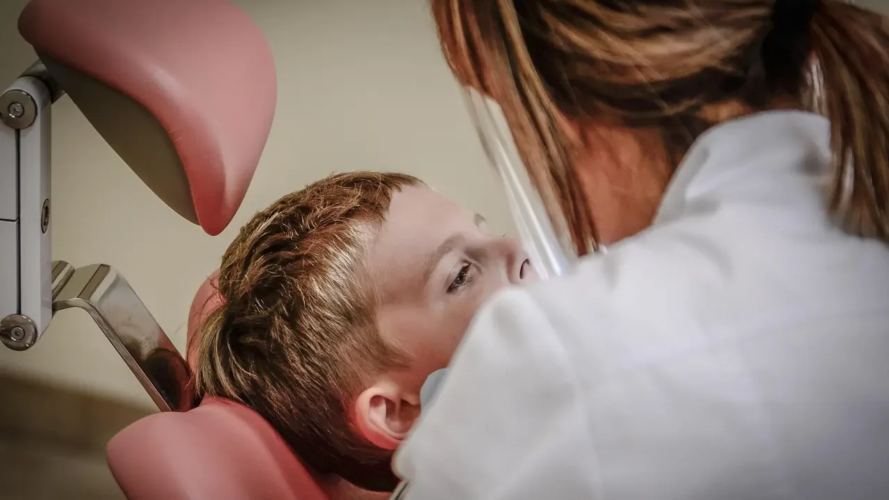 Зубар стоматологија зуби каријес