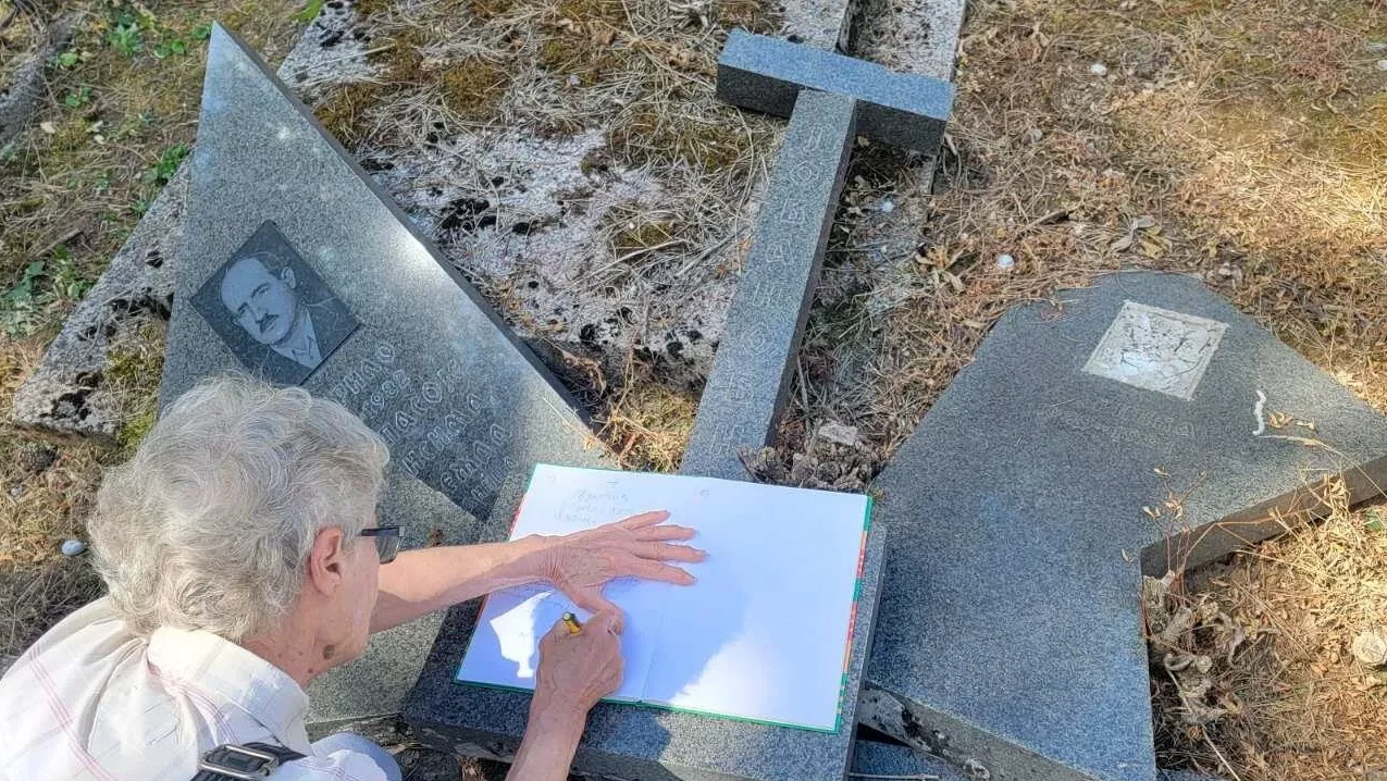 Скрнављење српских гробова Митра Рељић