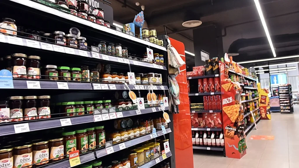 Под којим условима производ може бити означен као „100 % из Србије“?