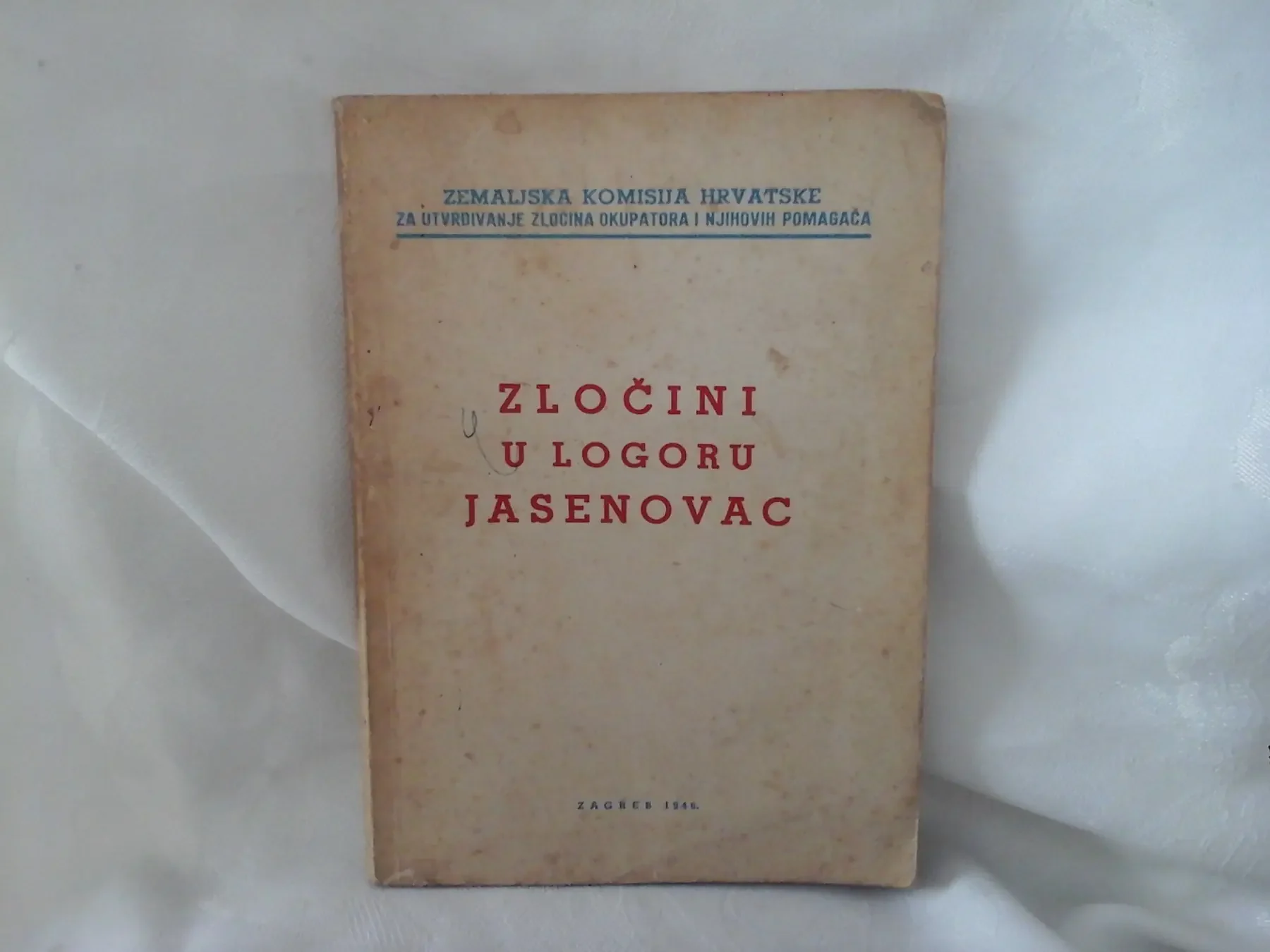 Knjiga je izdata od strane Zemaljske komisije SR Hrvatske za utvrđivanje zločina okupatora i njegovih pomagača 1946. godine
