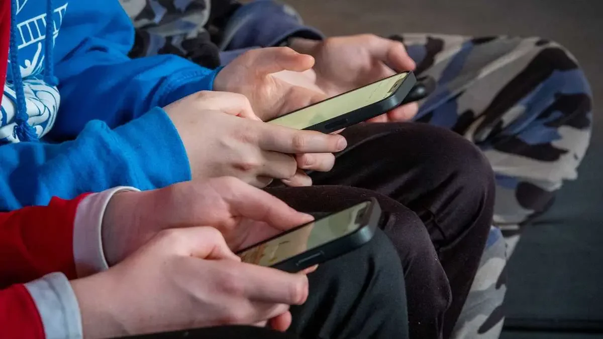 EU uvodi novu aplikaciju za proveru starosti korisnika društvenih mreža: Da li će Srbija slediti ovaj primer?