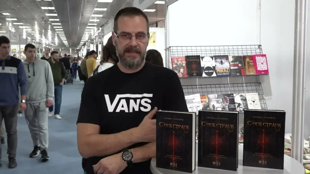 Небојша Петковић на представљању романа "С' оне стране"