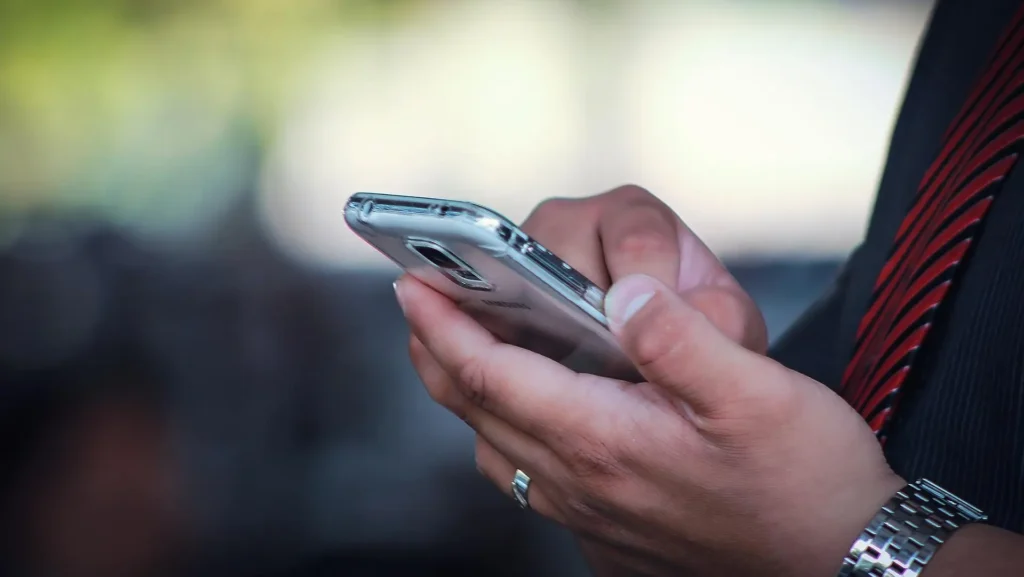 Da li pametni telefoni utiču na pad nataliteta?